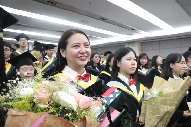 我院2016届本科生毕业典礼暨授位仪式隆重举行